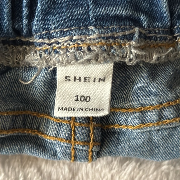 Pair of 2 Shein toddler jeans - Picture 12 of 13